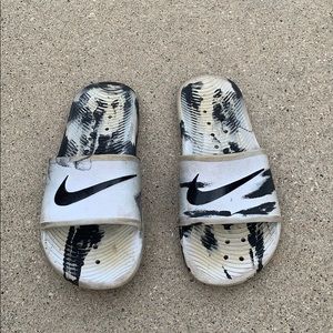 marble nike slides